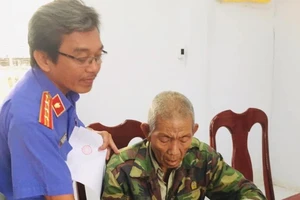 Sốc: Ký đình chỉ điều tra 8 người nhưng 40 năm sau mới giao