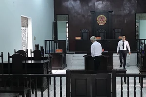 Thầy giáo dâm ô bất ngờ nhồi máu cơ tim, phiên tòa phải hoãn