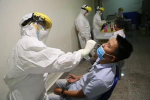 Cặp vợ chồng không khai báo y tế bị xử phạt 20 triệu đồng