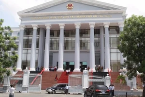 Đi kiện đòi nợ thì bị xem xét tội hình sự