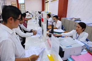 Xóa bỏ biên chế suốt đời: Cần thiết trong việc tinh gọn bộ máy