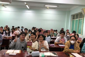 Siết điều kiện đào tạo cử nhân luật nhìn từ yêu cầu bảo vệ sinh viên