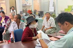 Trao 400.000 đồng trước Tết: Chính sách đồng hành cùng phận người yếu thế