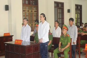 Đem vàng nhờ thầy cúng 'giải hạn' còn... xui hơn