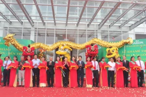 Chủ tịch QH cắt băng khánh thành nhà máy bia 800 tỉ