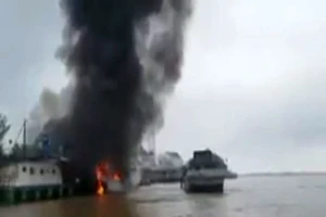 Nguyên nhân tàu dầu cháy dữ dội khiến 1 người chết ở sông Tiền