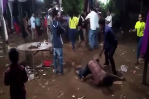 Nhóm thanh niên xông vào đám cưới đâm trọng thương nhiều người