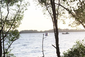 Vụ chìm sà lan trên sông Tiền: Đã tìm thấy 3 thi thể nạn nhân