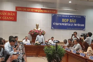 Đang họp báo về trạm thu phí BOT Cai Lậy, Tiền Giang