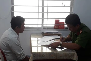 Bắt người, đánh gãy chân để hỏi nơi ở của bạn nạn nhân