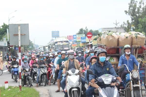 Đề xuất tiếp tục cấm xe 3 trục qua cầu Rạch Miễu vào cuối tuần