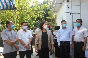 Chủ tịch Quốc hội dự lễ trao tặng máy lọc mặn tại Bến Tre