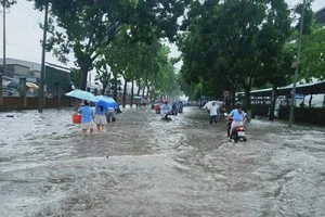 Hàng ngàn công nhân KCN Giao Long khổ vì cứ mưa là ngập 