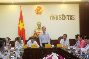 Phó Chủ tịch Quốc hội Phùng Quốc Hiển làm việc tại Bến Tre