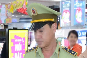 Đội trưởng QLTT bị kỷ luật do có quan hệ bất chính 