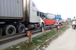 Buộc tạm dừng thi công khe co giãn cầu Bà Lâm trên QL1