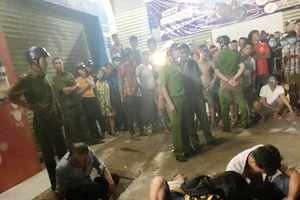 3 thanh niên bị dân vây bắt sau tiếng hô hoán ‘bị bắt cóc’