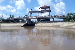  Tìm thấy thi thể 4 người vụ chìm ghe ở cửa sông Ba Lai