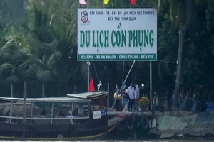 Chấn chỉnh vi phạm hành lang an toàn cầu Rạch Miễu