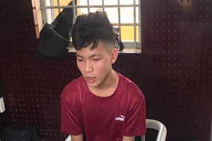 Quay lén 2 thiếu nữ tắm, tống tiền 500 triệu đồng