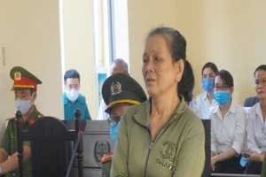 Người đánh đập, đổ chất bẩn lên đầu mẹ 80 tuổi lãnh 4 năm tù