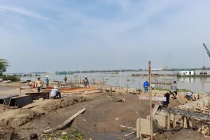 Phà Rạch Miễu tạm hoạt động trước Tết, 'giải cứu' kẹt xe 