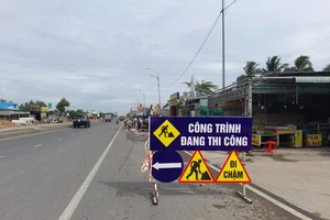 Gần 100 tỉ đồng thi công vỉa hè đường dẫn vào cầu Rạch Miễu