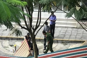 1 nghi can nhảy lầu ở trụ sở công an tử vong