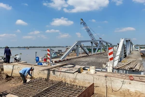 Bến phà Rạch Miễu tạm sẽ hoạt động từ ngày 27-1