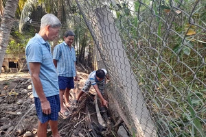 Người dân bức xúc Công ty sản xuất mật ong xả thải ra kênh 