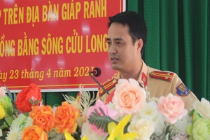 Trung tá Phạm Đức Đông, Phó Trưởng Phòng 8- C08 Cục CSGT phát biểu tại hội nghị. Ảnh: ĐH