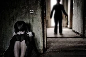 Bắt giam người cha xâm hại con gái 12 tuổi