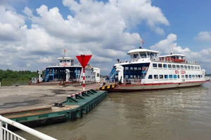 Bến Tre: Tạm ngưng hoạt động bến phà tạm Rạch Miễu, phà Tân Phú