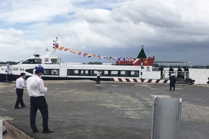 Tàu thủy cao tốc chở hàng chục tấn nông sản từ Tiền Giang lên hỗ trợ TP.HCM 