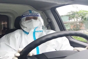 Tài xế trẻ xung phong tình nguyện lái xe cứu thương chở F0 đến bệnh viện