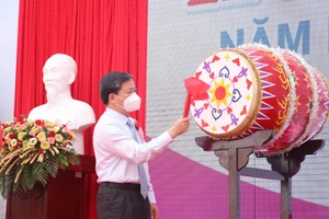 Bí thư Tỉnh uỷ Bến Tre dự khai giảng năm học mới, ngành giáo dục nỗ lực vượt khó