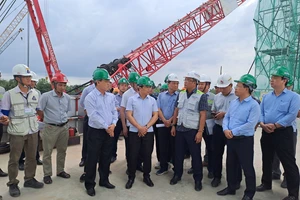 Bộ trưởng Bộ GTVT phấn khởi khi dự án cầu Rạch Miễu 2 thi công vượt tiến độ 2 tháng