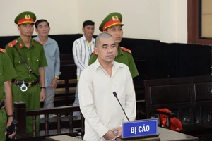 Cơn ghen bốc hoả khi thấy người mình yêu nắm tay người khác