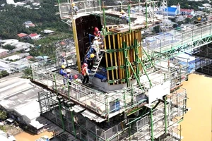 Dự án cầu Rạch Miễu 2 đạt tiến độ hơn 65%, hoàn thành 2 trụ tháp dây văng