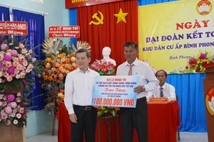 Bí thư trung ương Đảng, Chánh án TAND Tối cao dự ngày hội đại đoàn kết toàn dân tộc tại Tiền Giang