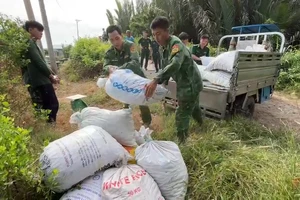 Bộ đội Biên phòng Cửa khẩu cảng Giao Long bắt đối tượng trộm gần 900 kg nghêu