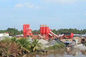 Tài xế chở quá tải hơn 50%, 1 công ty bê tông bị phạt 290 triệu đồng