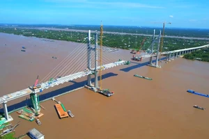 Thi đua 45 ngày đêm đẩy nhanh tiến độ cầu Rạch Miễu 2 kịp hoàn thành dịp 2-9
