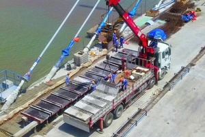 Dự án cầu Rạch Miễu 2 tăng tốc thi công xuyên Lễ 30-4, kịp về đích trong tháng 8-2025