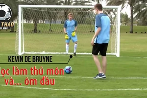 Kevin De Bruyne 'ăn đòn' khi làm thủ môn