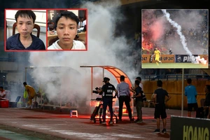 Xác định nghi can mang 20 quả pháo giấu trong thùng loa 