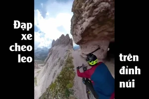 Video liều mạng đạp xe trên đỉnh núi