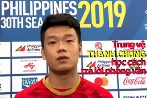 Trung vệ Việt Nam học thầy Park xong lại được 'dạy' phỏng vấn