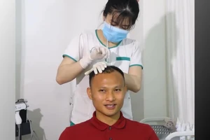 Trọng Hoàng có 'nghề mới' giống Rooney