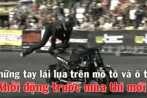 'Mắt chữ O, miệng chữ A' với màn biểu diễn mô tô ngoạn mục